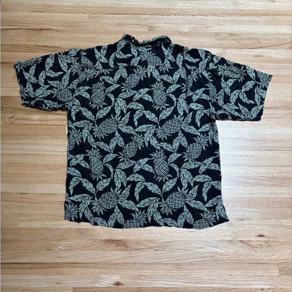 Tommy Bahama XL 100% silk button down short sleeve shirt